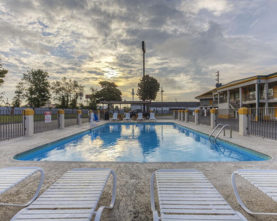 Econo Lodge Byron Exterior photo