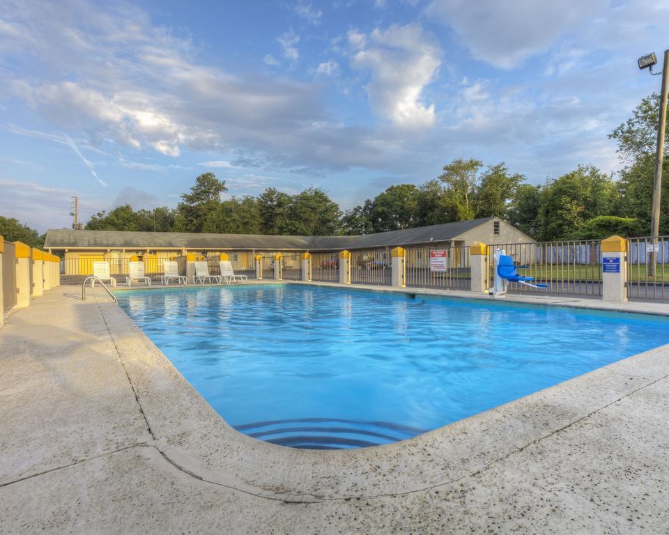Econo Lodge Byron Exterior photo