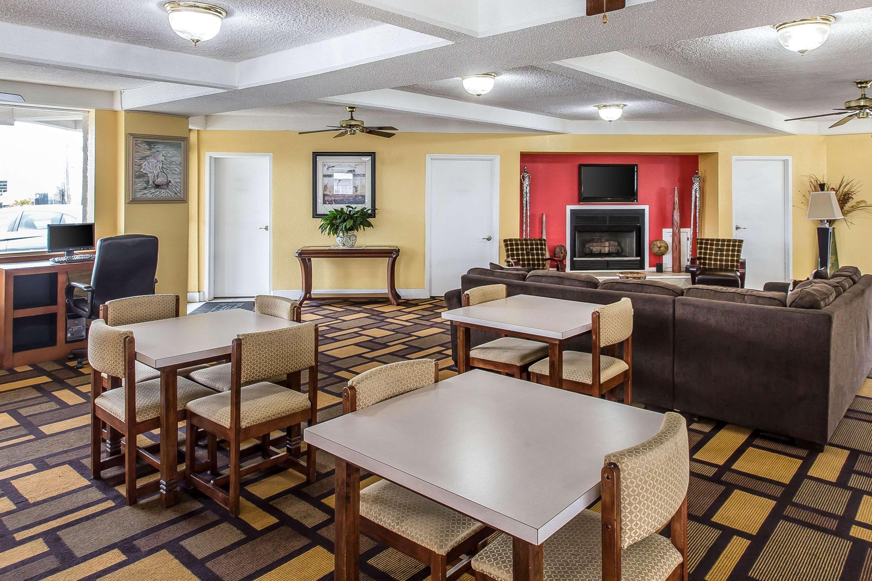 Econo Lodge Byron Exterior photo