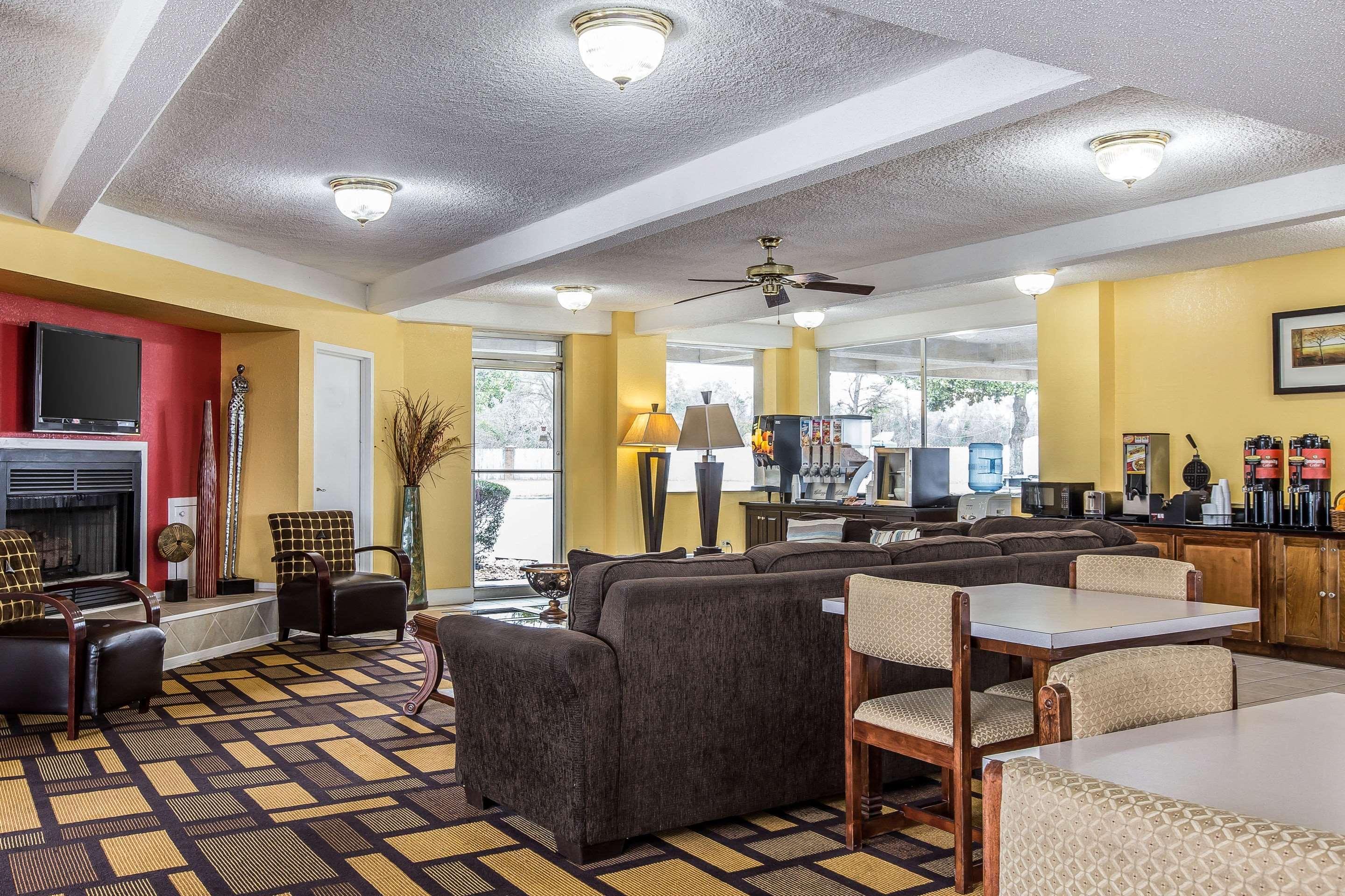Econo Lodge Byron Exterior photo