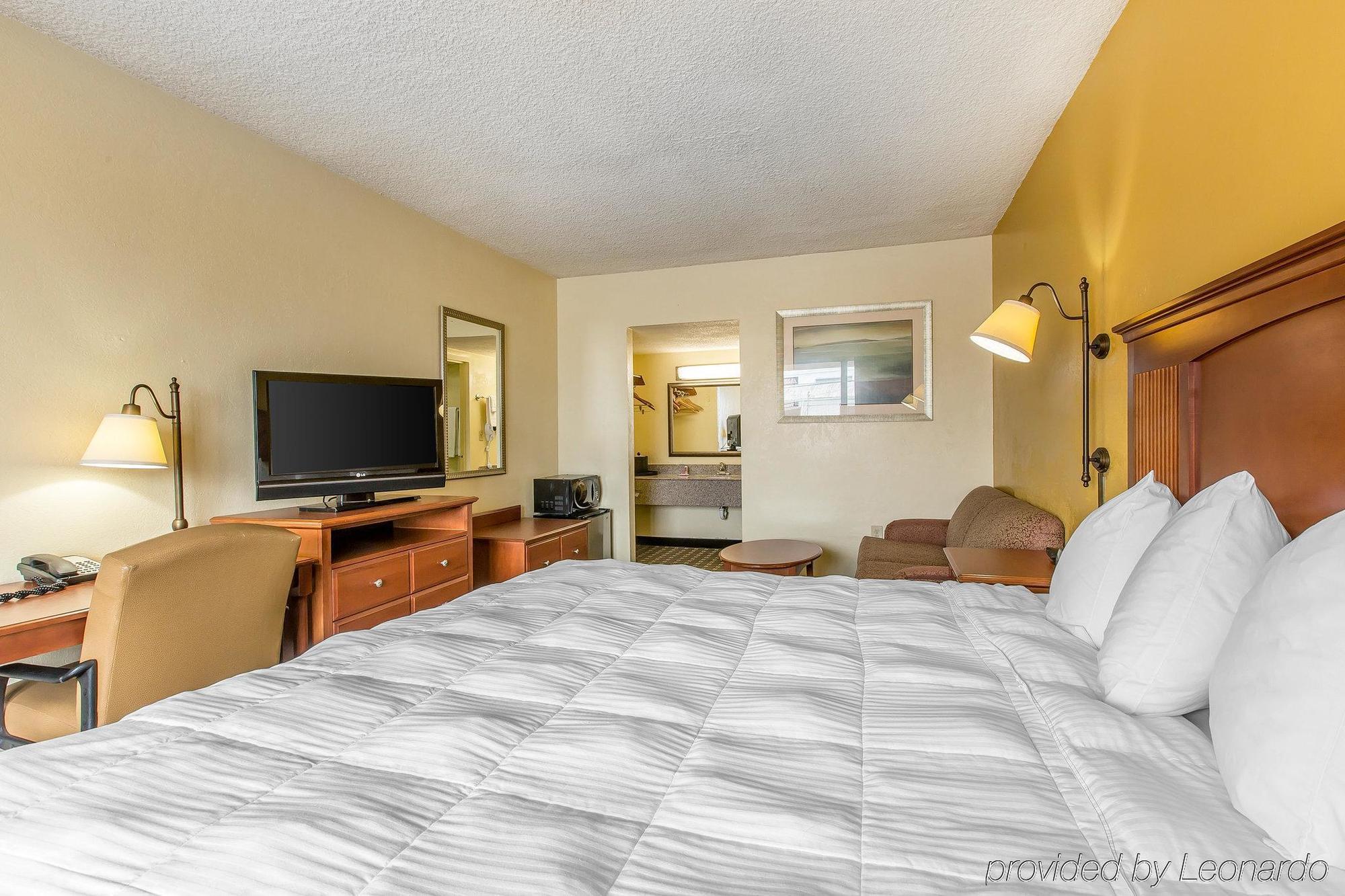 Econo Lodge Byron Exterior photo