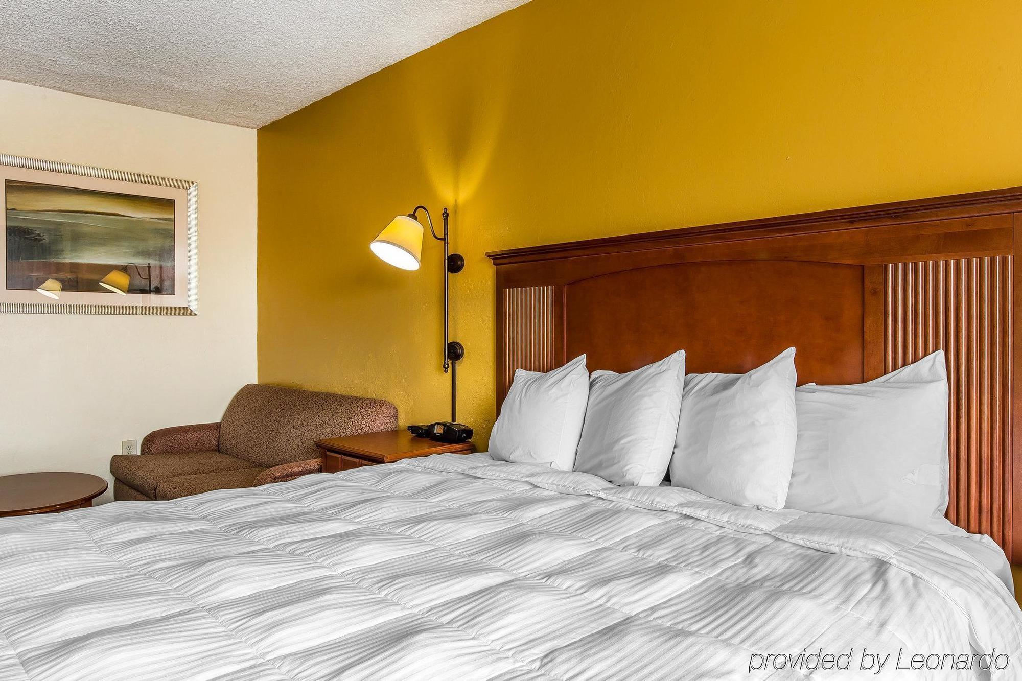 Econo Lodge Byron Exterior photo