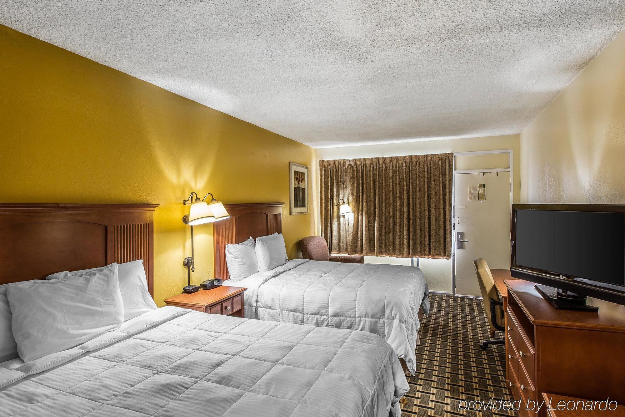 Econo Lodge Byron Exterior photo