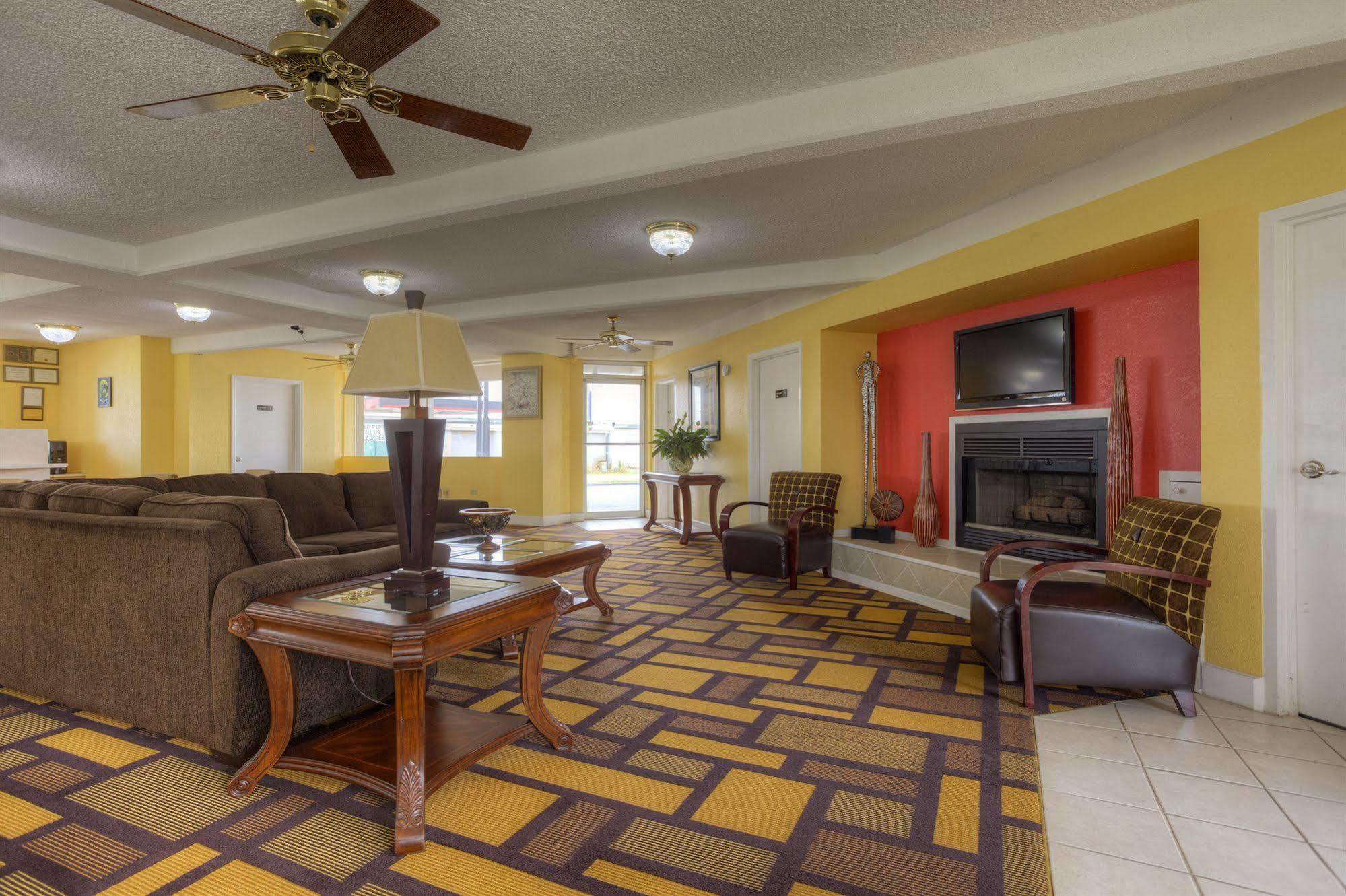 Econo Lodge Byron Exterior photo