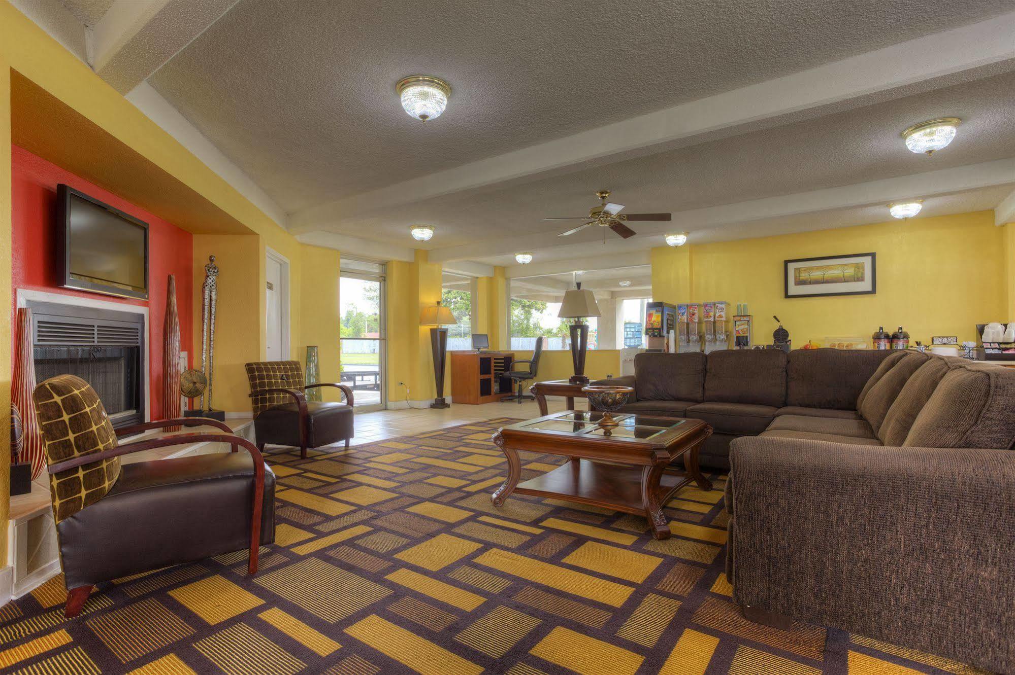 Econo Lodge Byron Exterior photo