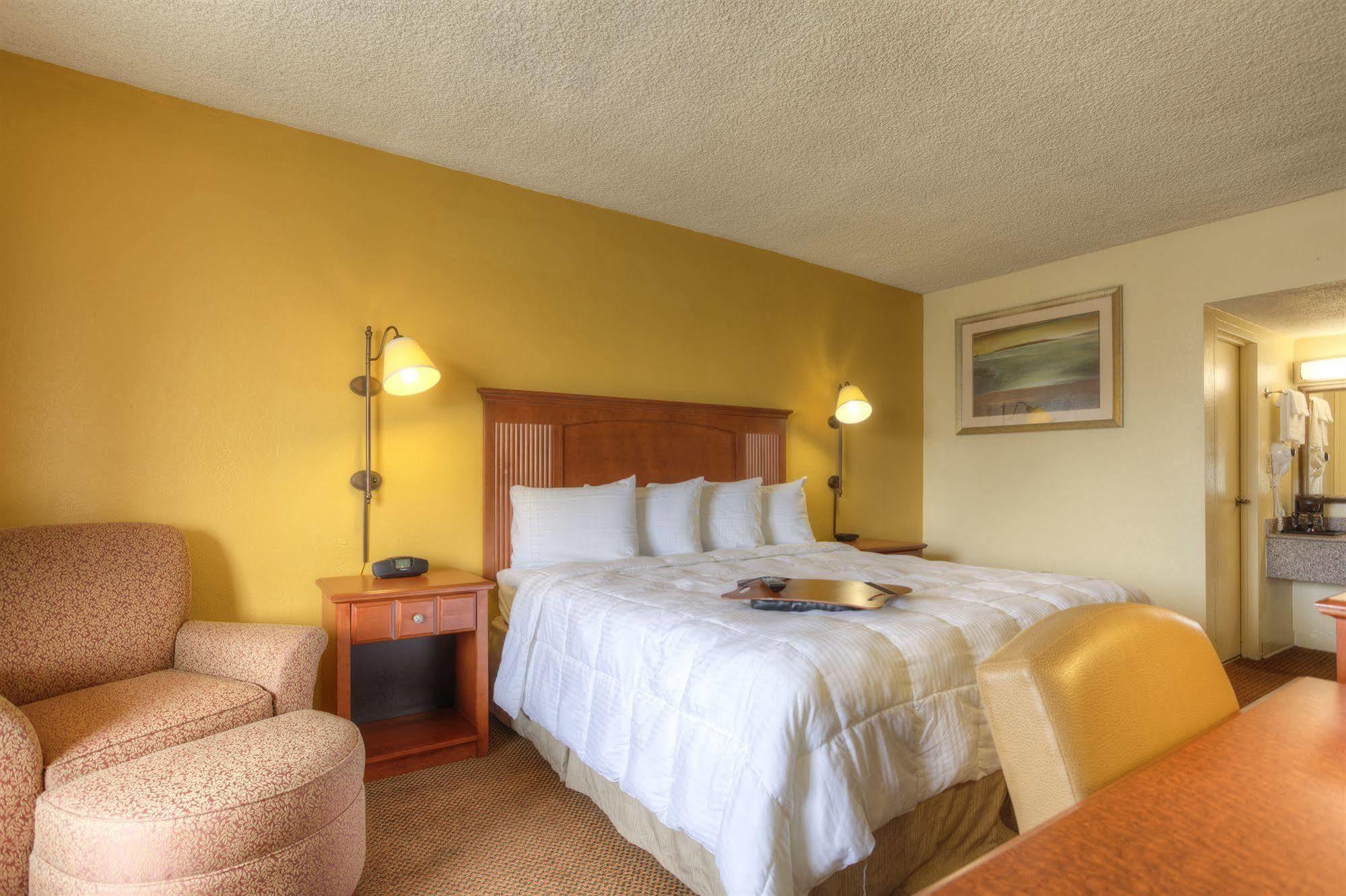 Econo Lodge Byron Exterior photo
