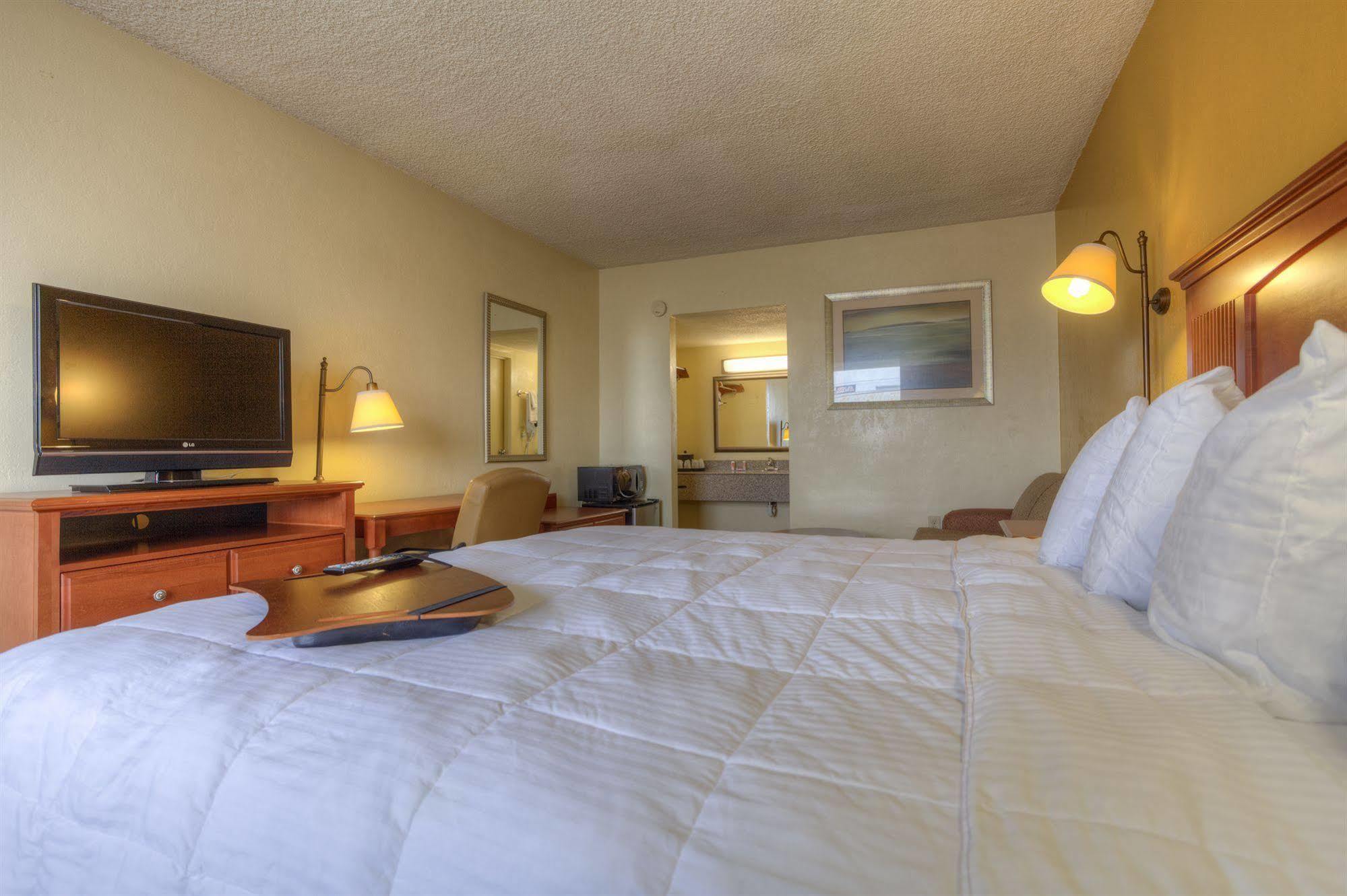 Econo Lodge Byron Exterior photo
