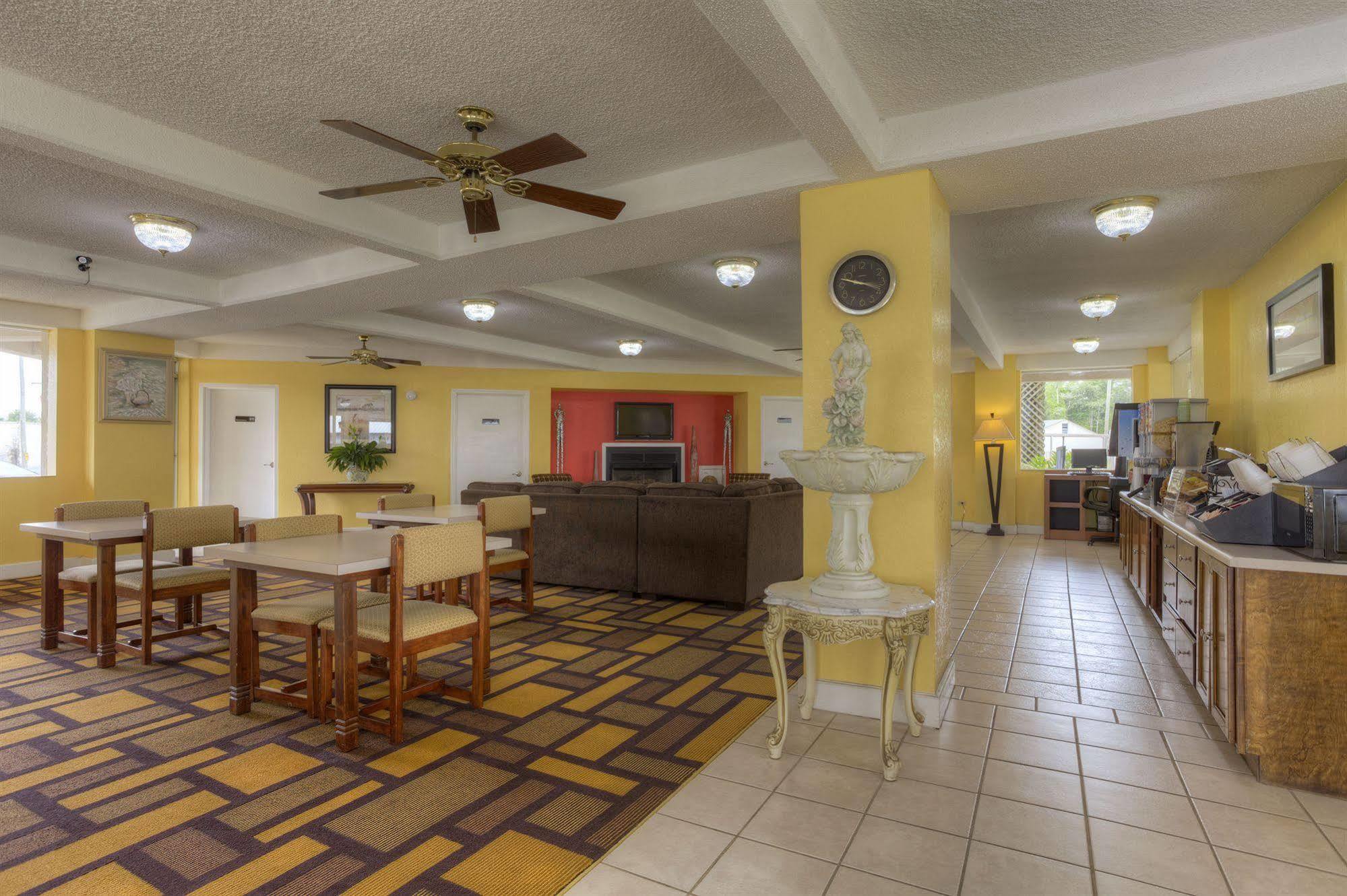 Econo Lodge Byron Exterior photo